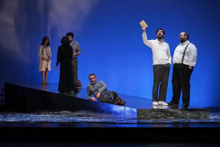 Esta noite representa-se ‘Esteiros’