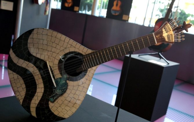 Guitarras – Vidas Secretas de Luís Espírito Santo