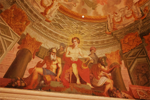 O Universo Mágico da Mitologia Greco-Romana Revelado nas Coleções de um Palácio Real
