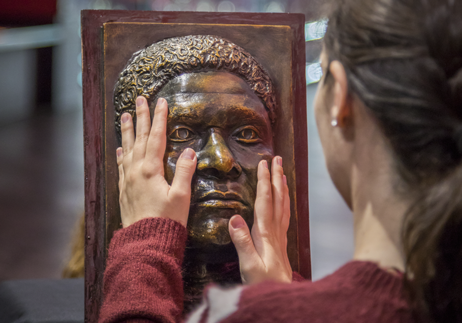 Visita guiada ao Museu do Benfica para público com deficiência visual