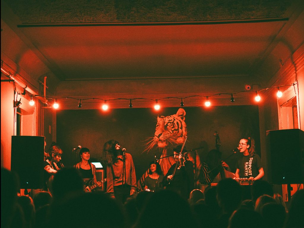 ‘Ela é uma Música’ tour