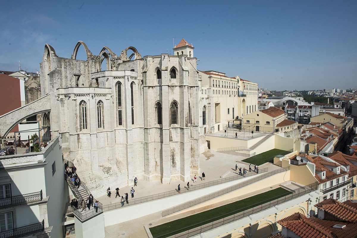 Convento do Carmo: das ruinas aos terraços