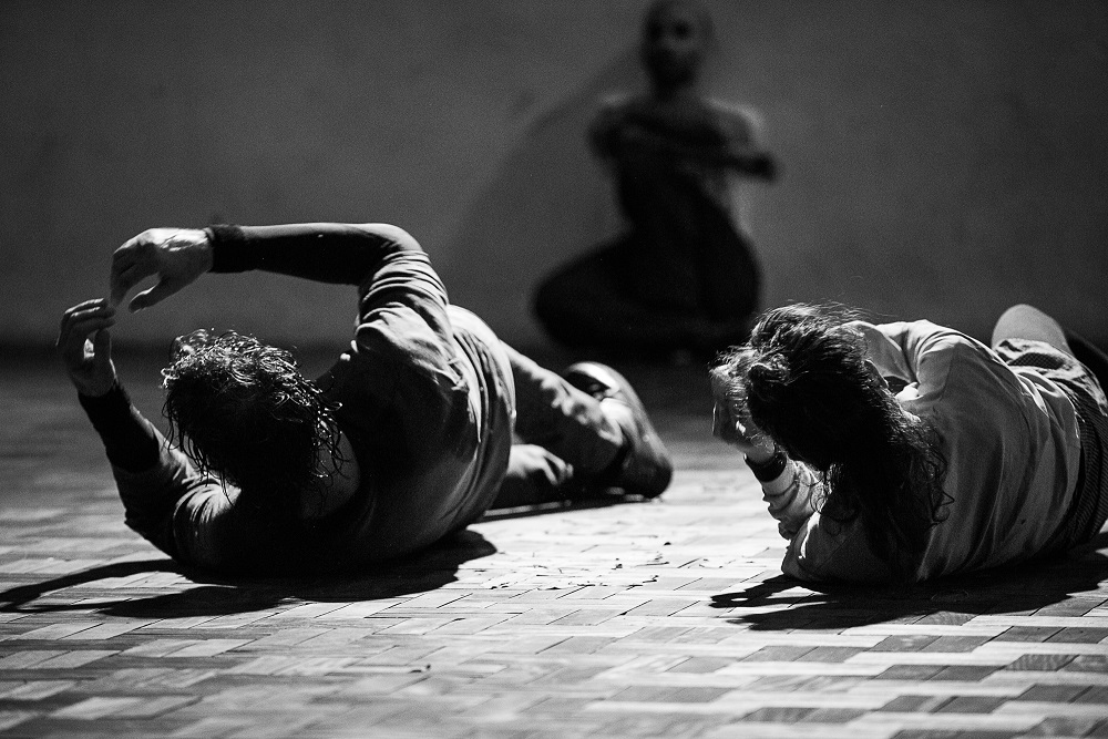 Ó – Um dispositivo de dança