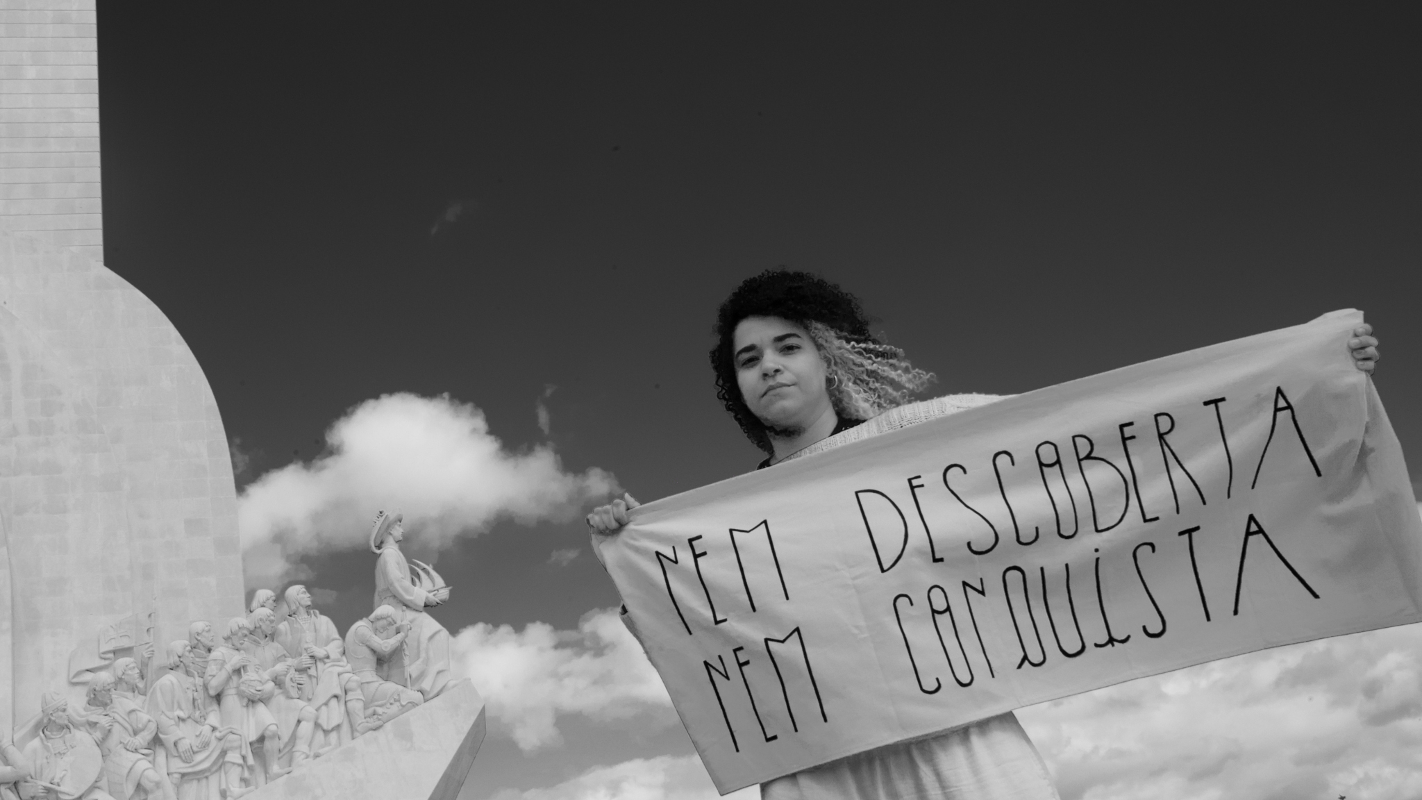 Desconstruir a história, recuperar memórias