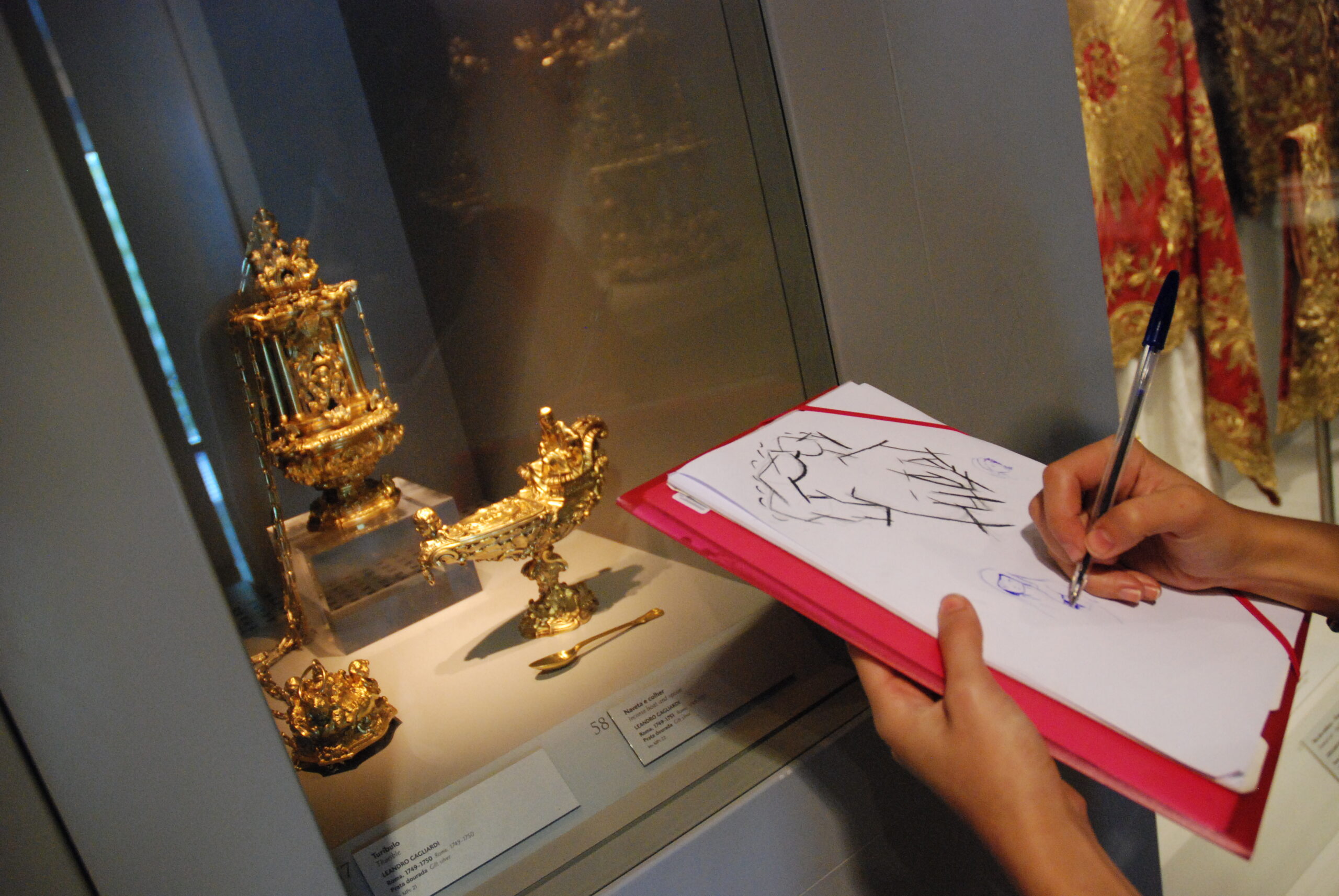 Desenhar no Museu