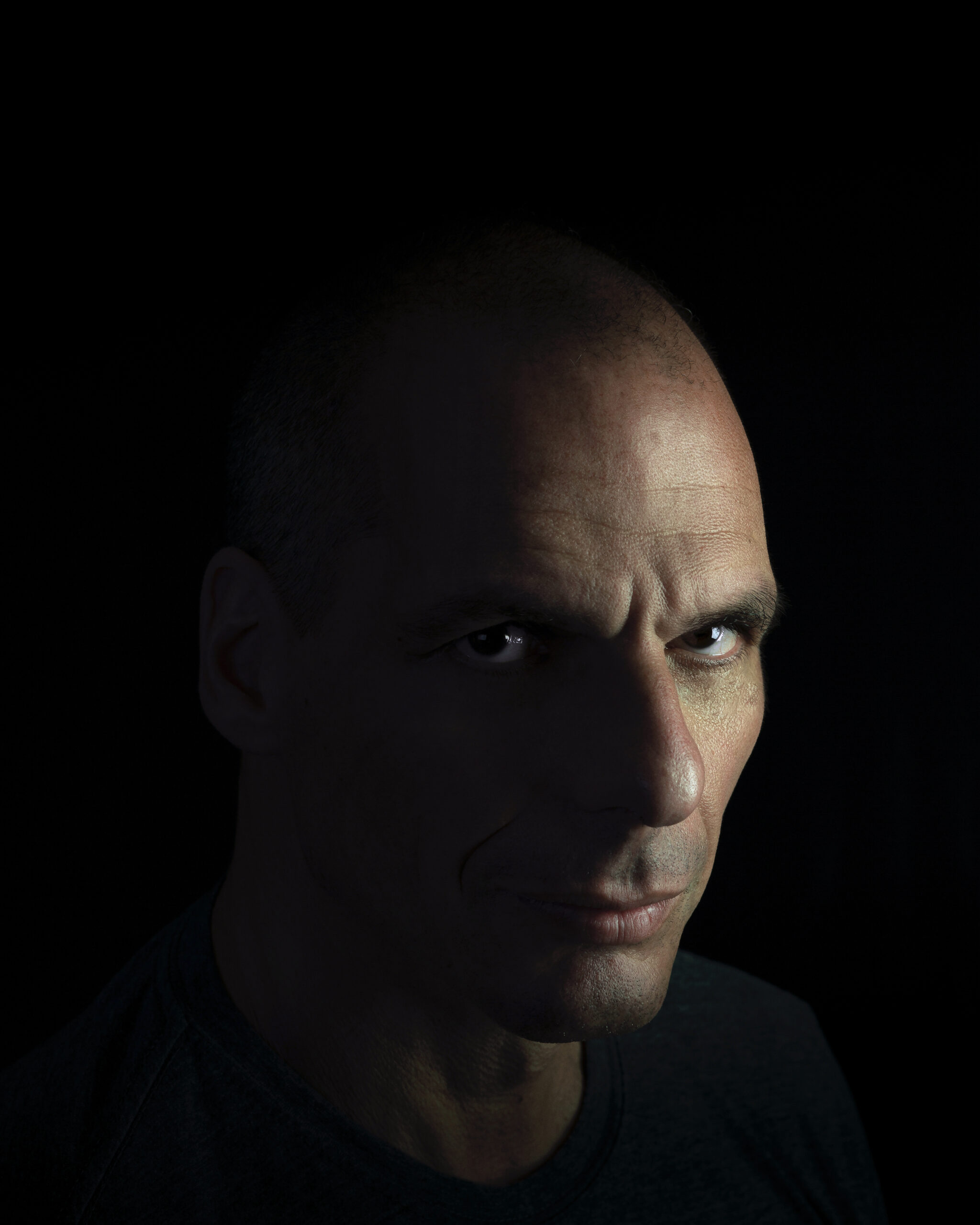 ‘No Olho da Tempestade, a Odisseia Política de Yanis Varoufakis’