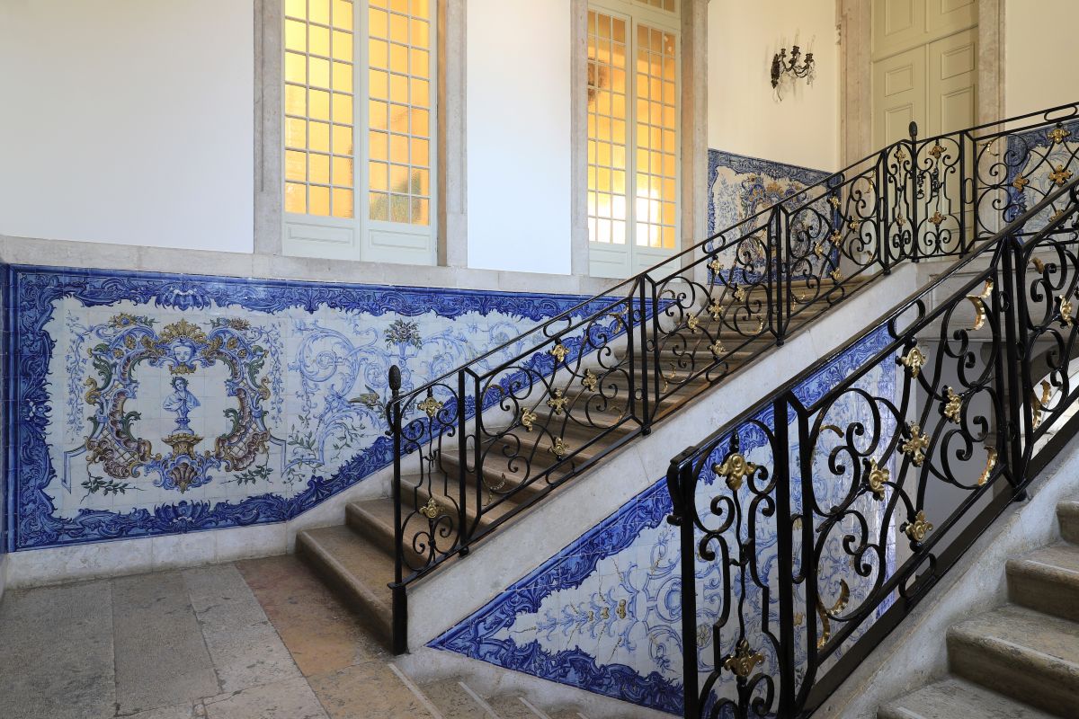 Os painéis de azulejo do Palácio Pimenta