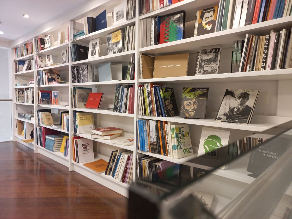 Lisbon's New Cultural Bookstore Opens in Rossio: A Hub for Literary Discovery